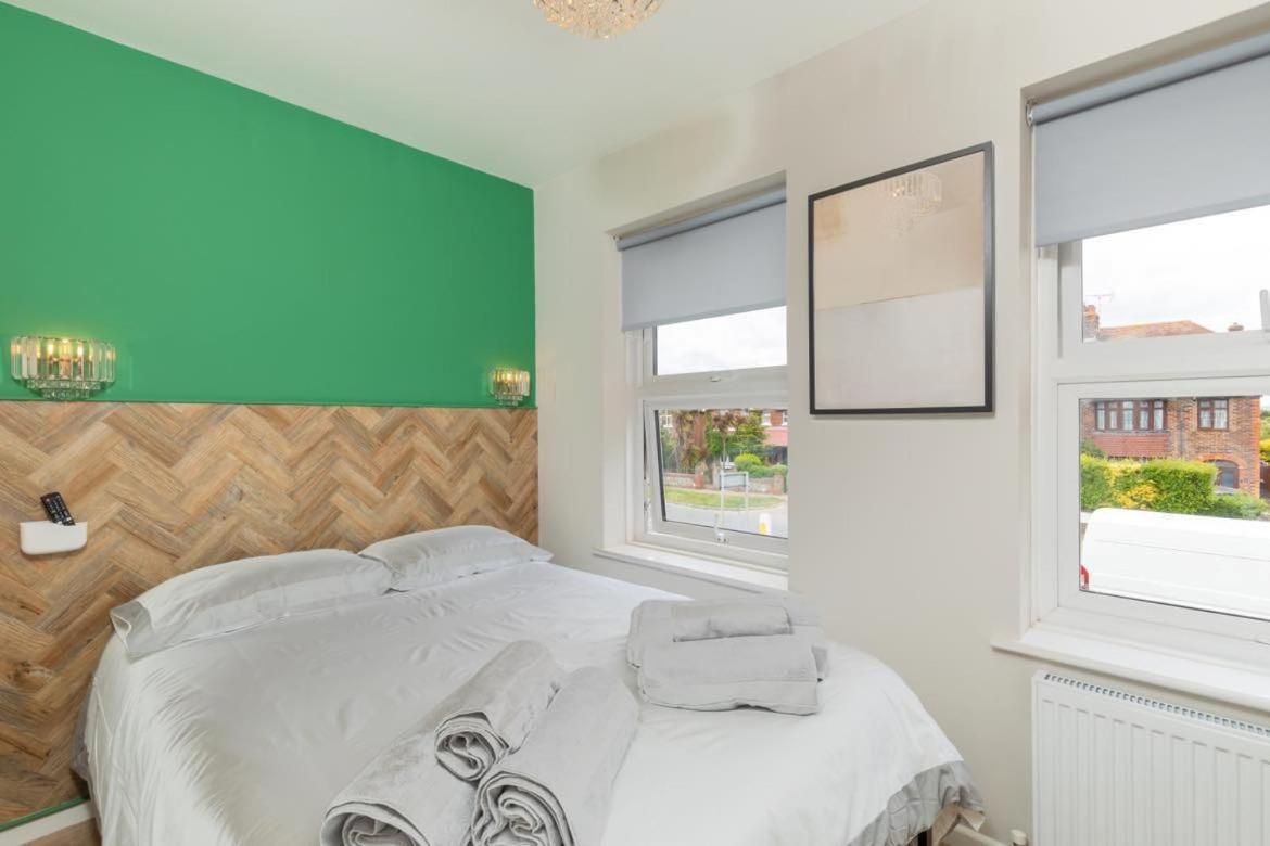 Ocean Apartments, Apartment 1 - Bright And Modern 1 Bedroom Apartment リトルハンプトン エクステリア 写真